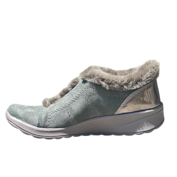 New Bzees Women's Green Fur-Lined Sneakers - Picture 1 of 12